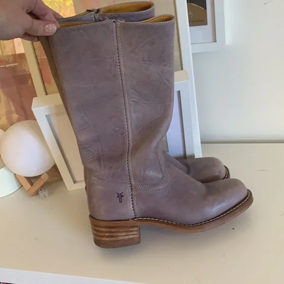 GORGEOUS FRYE Campus Boots in rare lavender color - Picture 4 of 10